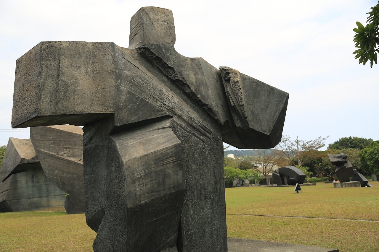 sculpture-652198_1280-2.jpg